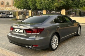 Lexus
              LS